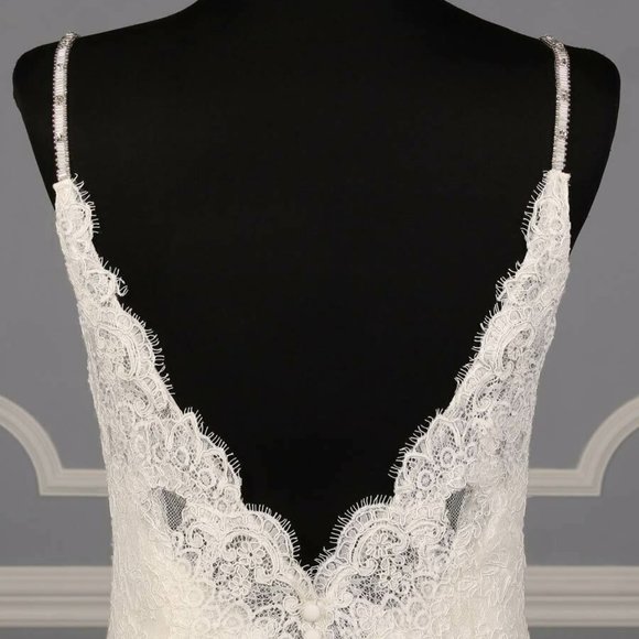 Stunning, ethereal PRONOVIAS OSERA Chantilly lace wedding dress - size 8 US - Picture 8 of 9